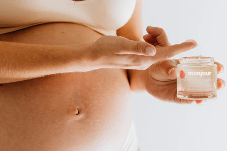 Peau sèche grossesse : pourquoi et que faire ?